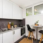 Side By Side Apartman *