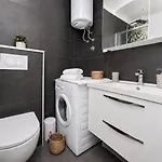 Side By Side Apartman
