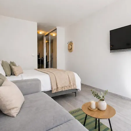 Apartment Side By Side *