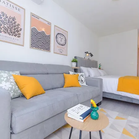 Side By Side Appartement Split